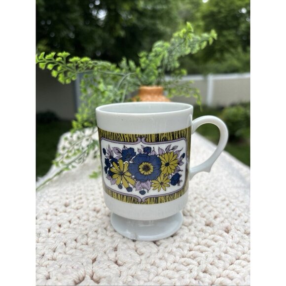 Royal Crown Smug Mug Blue Yellow Flowers Pedestal Mug - Picture 2 of 8